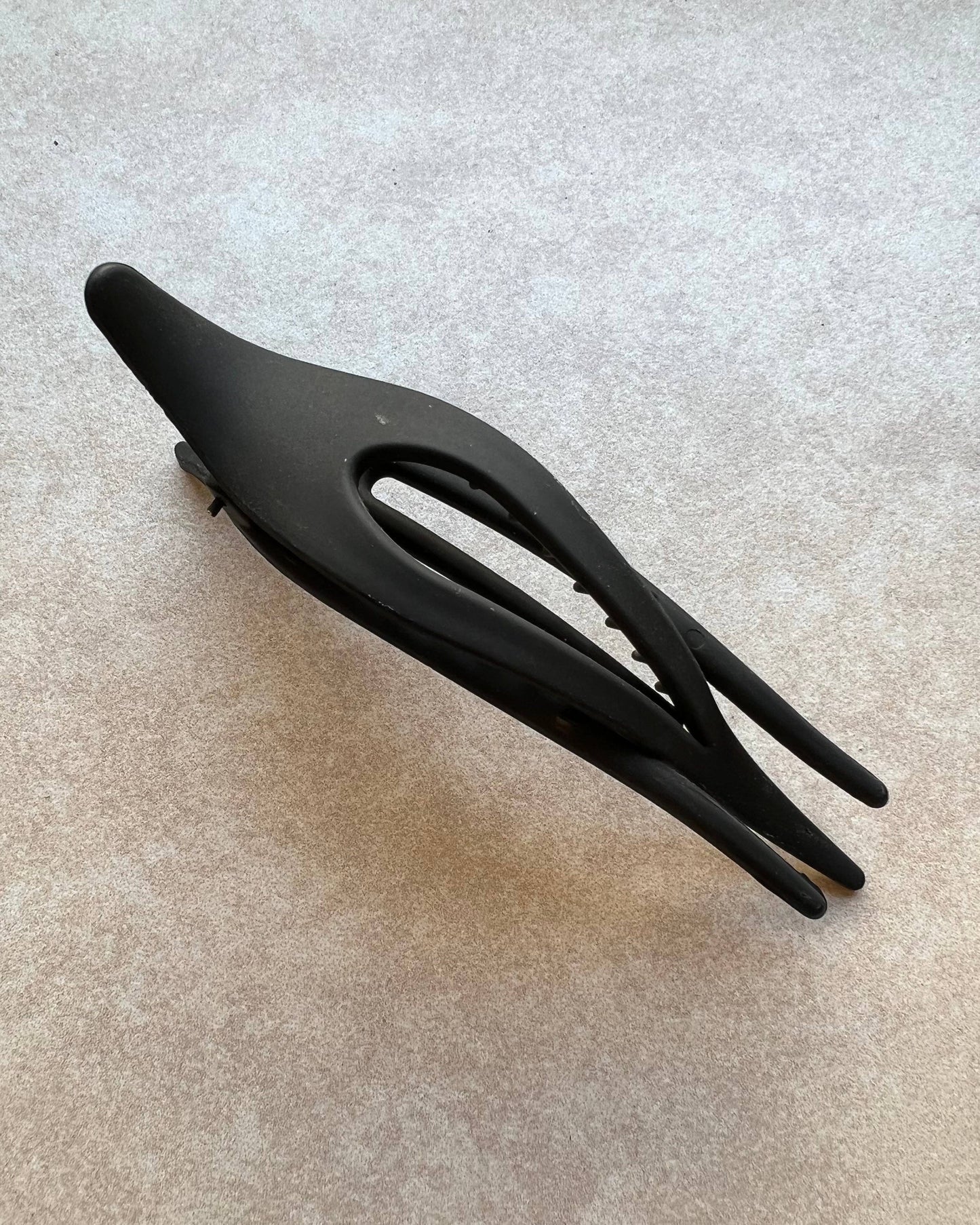 Black Lay Flat Claw 2.0 // Thick Hair